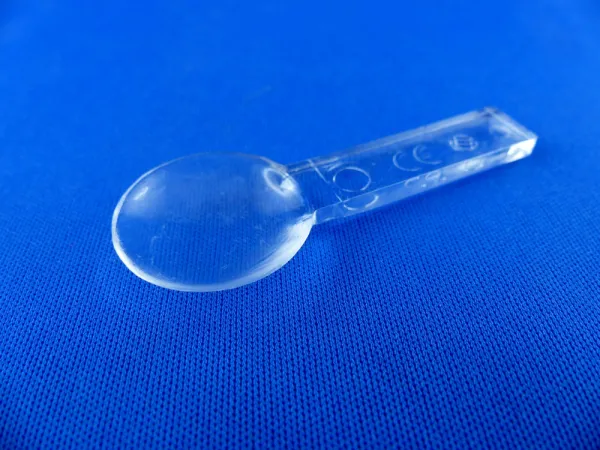 Dosierlöffel aus klarem und transparentem Kunststoff für das portionieren von weichem Fischfutter Pasten udn Pudding